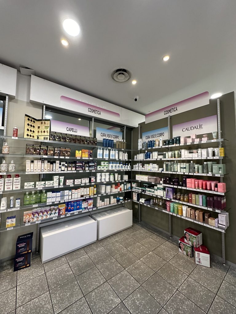 Clienti e farmacisti al centro: progetto di remise en forme per le Farmacie Comunali di Peschiera Borromeo, lay out commerciale, ricategorizzazione e comunicazione &ndash; Now Farmacia